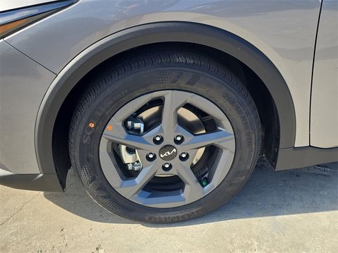 New 2025 Kia K4 LXS image 35