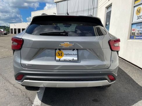 Used 2024 Chevrolet Trax LT FWD image 4