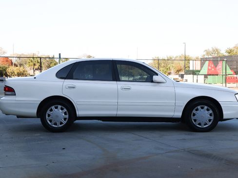 Used 1996 Toyota Avalon XL image 13