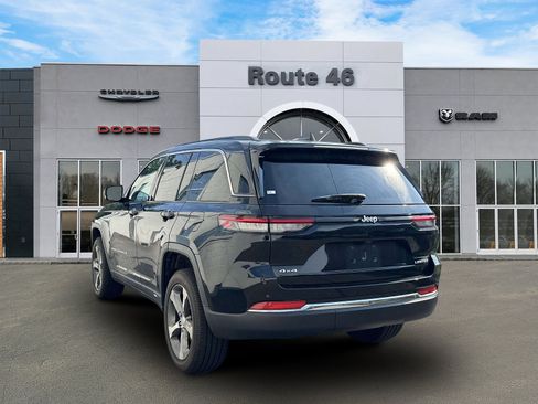 Used 2024 Jeep Grand Cherokee Limited w/ Trailer Tow Package AWD/4WD image 4