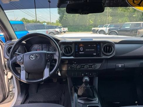 Used 2019 Toyota Tacoma TRD Sport AWD/4WD image 18