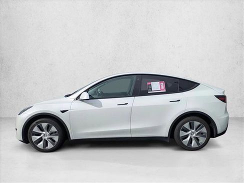 Used 2021 Tesla Model Y Long Range image 9