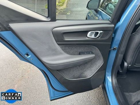 Used 2024 Volvo XC40 B5 Core image 11