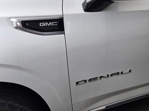 Used 2022 GMC Yukon XL Denali AWD/4WD image 5