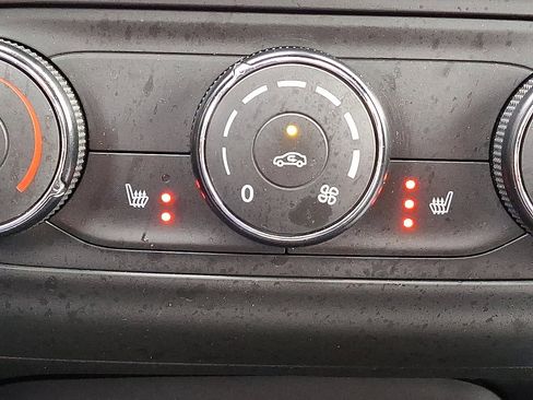 Certified 2025 Chevrolet Trax RS w/ Sunroof Package image 26