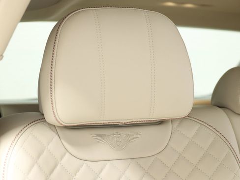 Used 2020 Bentley Bentayga Plug-In Hybrid image 93