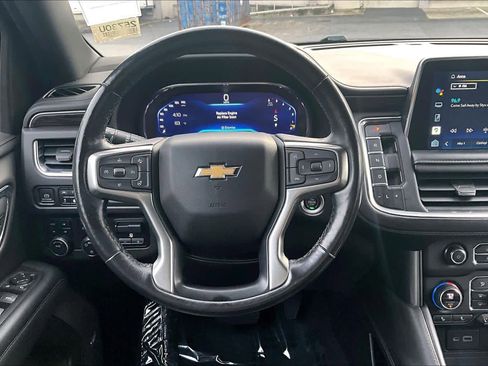 Used 2022 Chevrolet Suburban LT w/ Luxury Package image 8