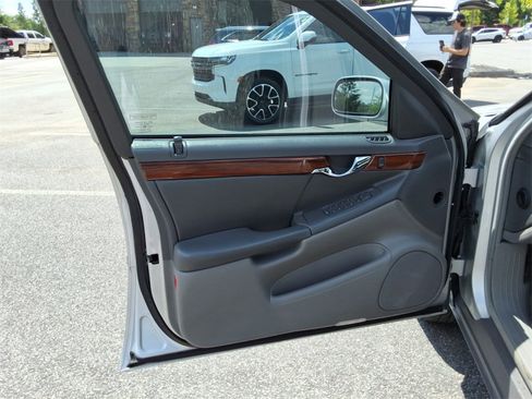 Used 2003 Cadillac De Ville Limousine image 24