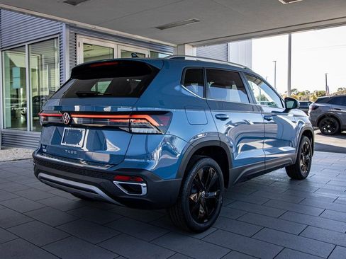 New 2026 Volkswagen Taos SE image 18