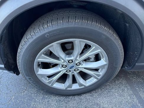 Used 2024 Ford Explorer XLT w/ Equipment Group 202A AWD/4WD image 24