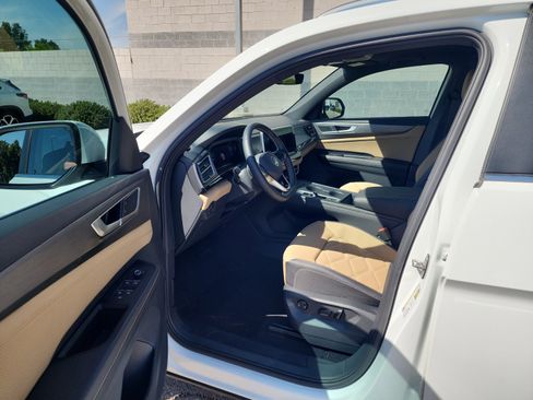 Used 2024 Volkswagen Atlas Cross Sport SE image 14