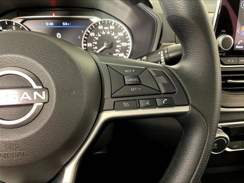 Used 2023 Nissan Altima 2.5 SV FWD image 12