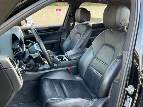 Used 2020 Porsche Cayenne E-Hybrid image 19