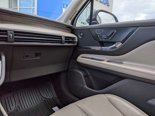 Used 2020 Lincoln Corsair Reserve FWD image 16