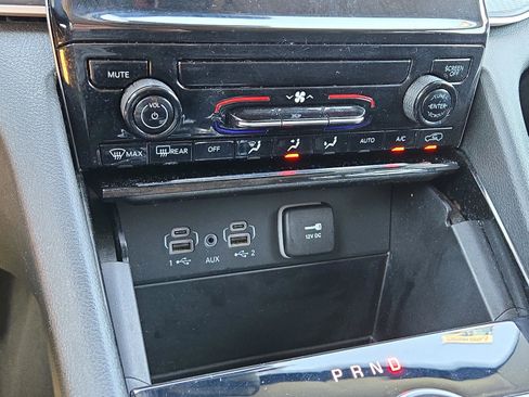 Used 2023 Jeep Grand Cherokee Laredo image 27