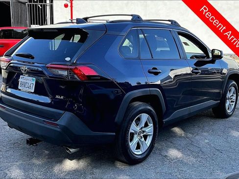Used 2019 Toyota RAV4 XLE w/ All Weather Liner Package FWD image 4