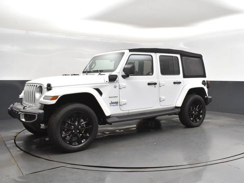 Used 2021 Jeep Wrangler Unlimited Sahara image 3