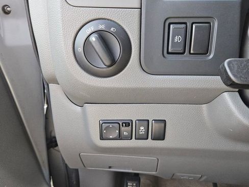 Used 2019 Nissan NV 3500 SL image 25