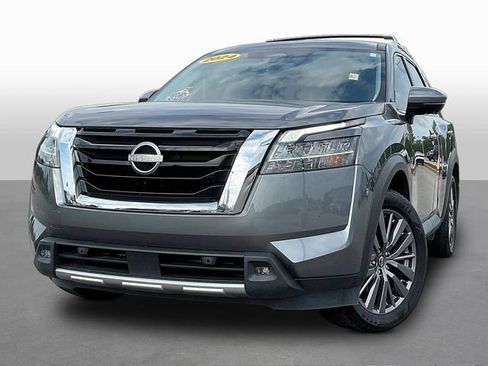 Used 2024 Nissan Pathfinder SL w/ SL Premium Package FWD image 3