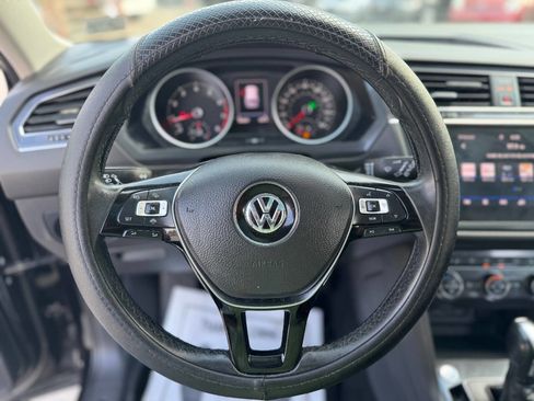 Used 2020 Volkswagen Tiguan SE image 12
