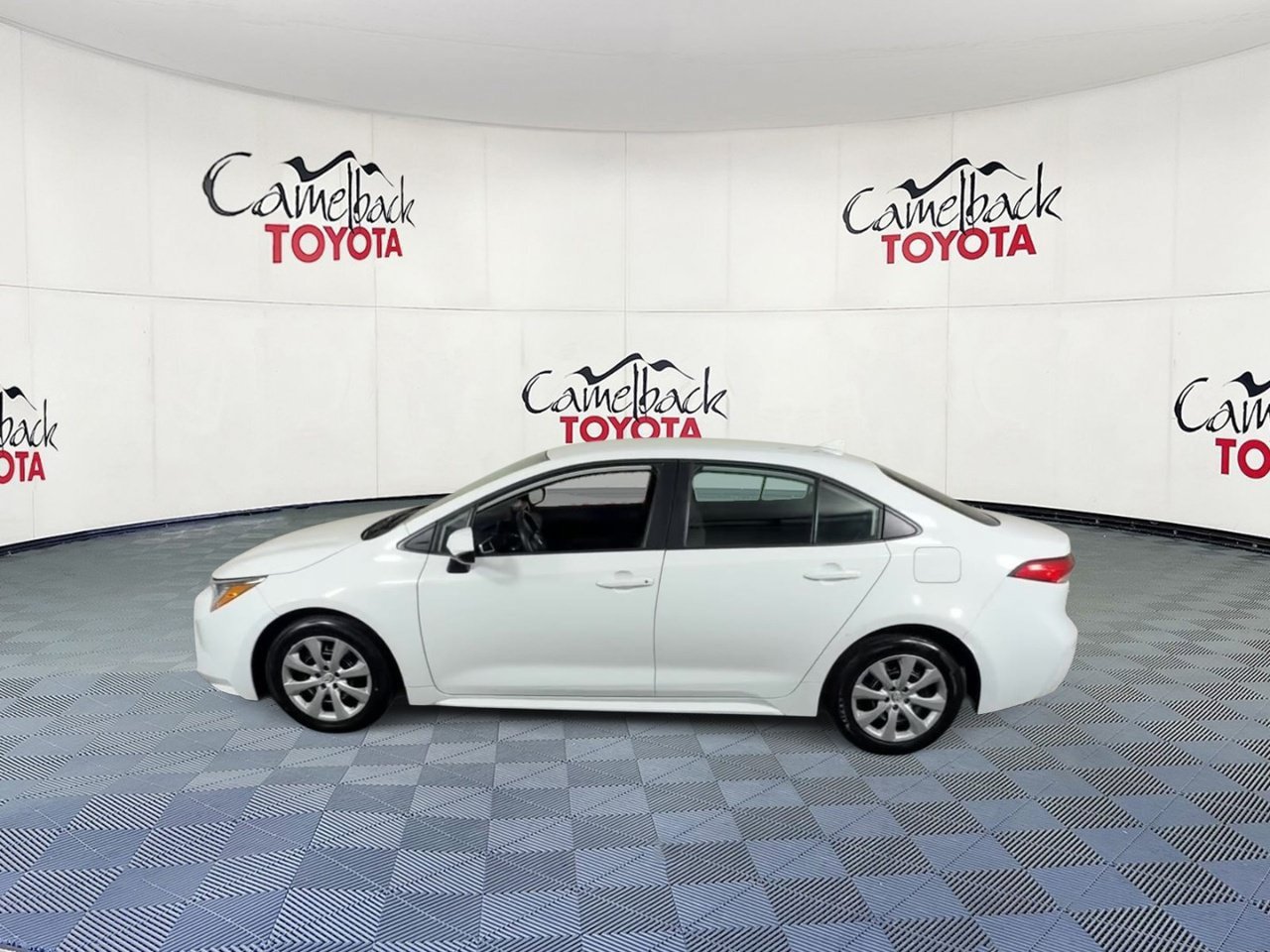 Used 2025 Toyota Corolla LE FWD image 8
