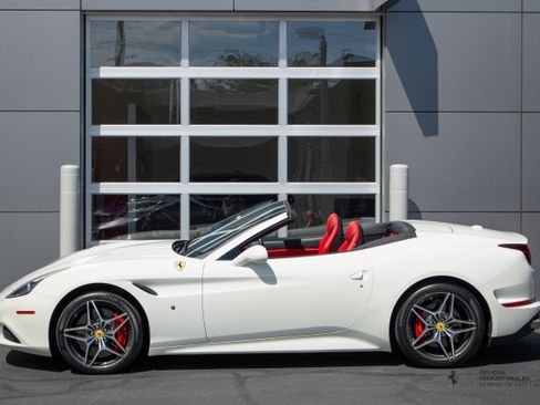 Certified 2015 Ferrari California T image 4
