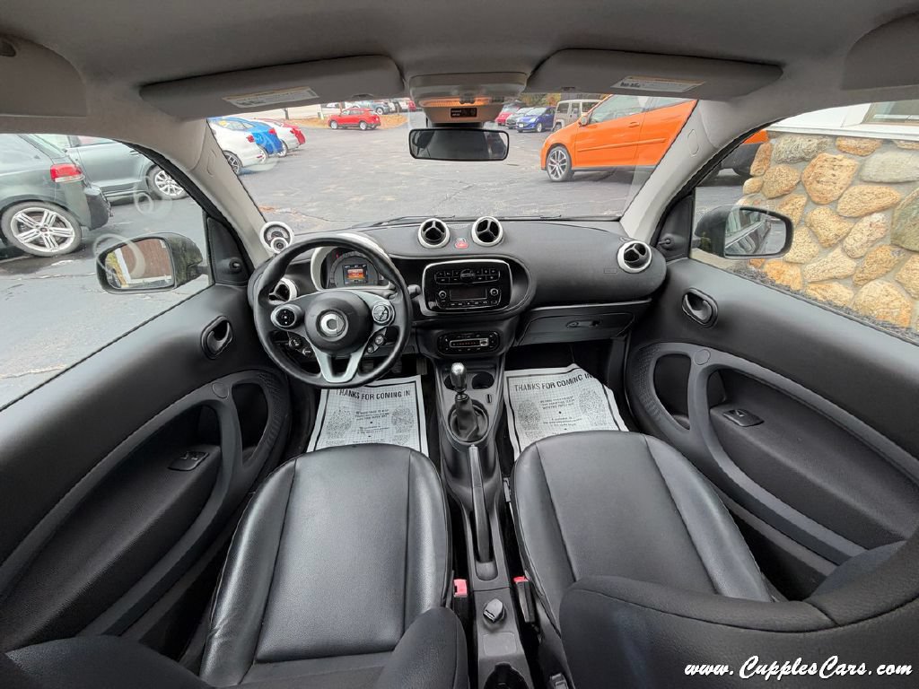 Used 2016 smart fortwo Coupe RWD image 12