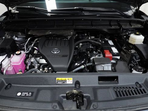Certified 2023 Toyota Highlander L image 11