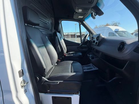 Used 2023 Mercedes-Benz Sprinter 2500 image 17
