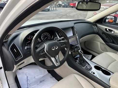 Used 2019 INFINITI Q50 Luxe w/ Essential Package (3.0T Luxe) image 17