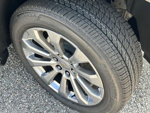 New 2025 Chevrolet Suburban Premier image 25