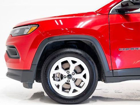 Certified 2025 Jeep Compass Latitude AWD/4WD image 32