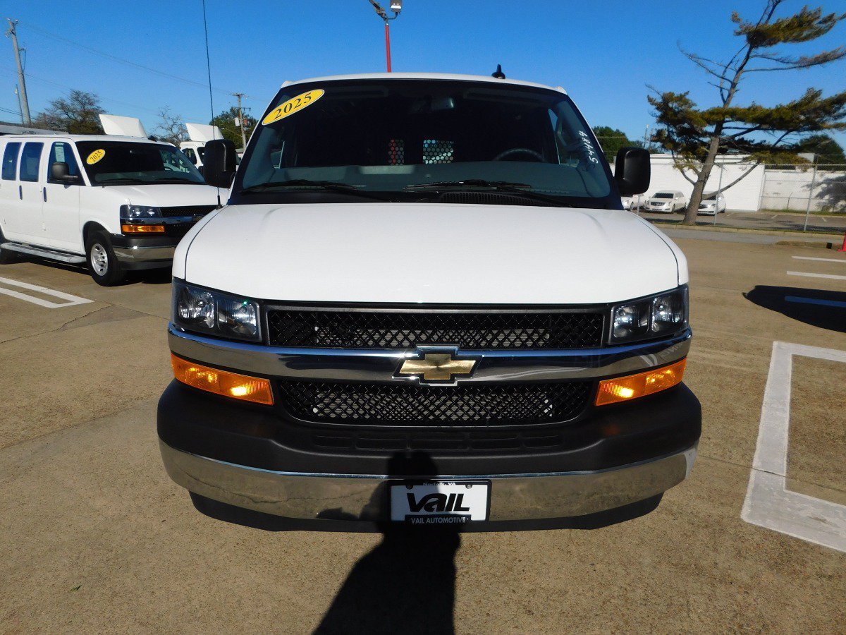 Used 2025 Chevrolet Express 2500 w/ Driver Convenience Package RWD image 6
