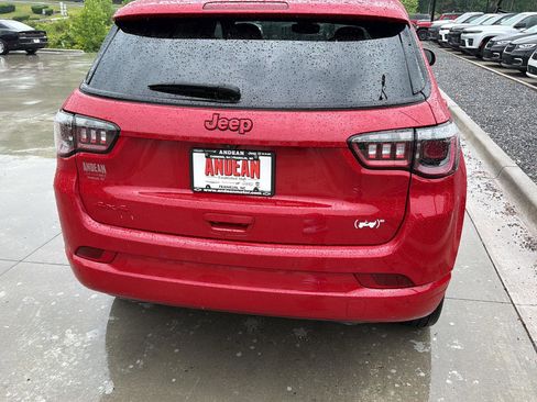 Used 2023 Jeep Compass Limited AWD/4WD image 4