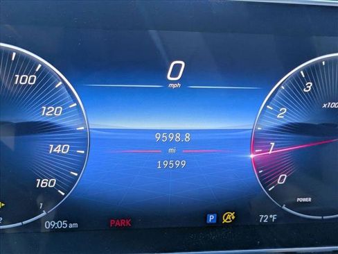 Used 2023 Mercedes-Benz GLC 300 4MATIC image 11