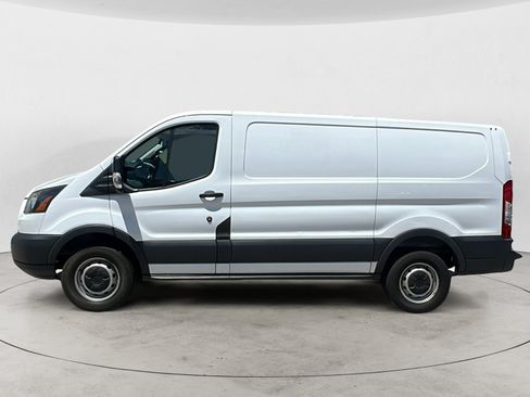 Used 2015 Ford Transit 250 130 Low Roof RWD image 3