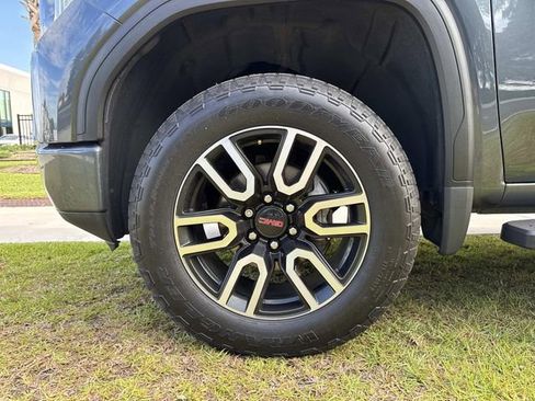 Used 2019 GMC Sierra 1500 AT4 w/ AT4 Premium Package AWD/4WD image 4