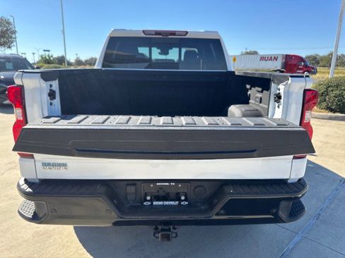 Used 2024 Chevrolet Silverado 1500 ZR2 w/ Technology Package image 17