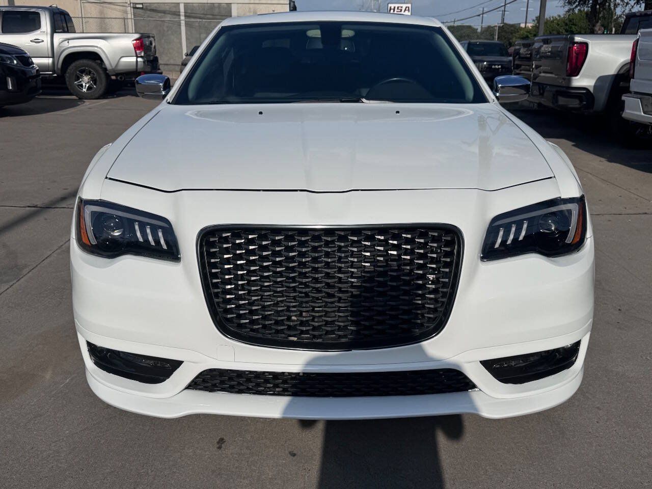Used 2020 Chrysler 300 Touring L w/ Value Package RWD image 2
