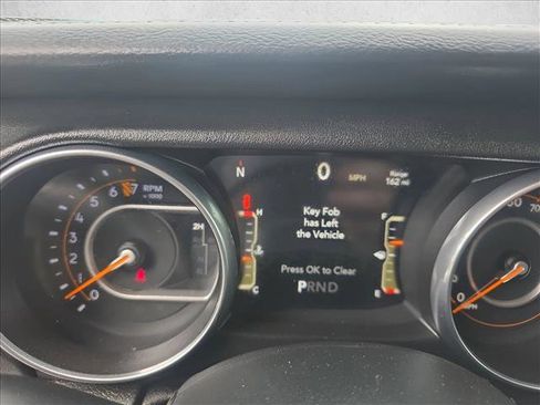 Used 2018 Jeep Wrangler Unlimited Sahara AWD/4WD image 11