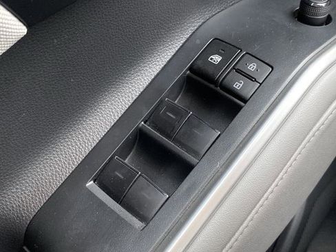 Used 2023 Toyota Highlander LE FWD image 26