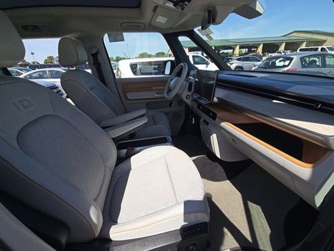 Used 2025 Volkswagen ID. Buzz 1st Edition AWD/4WD image 12