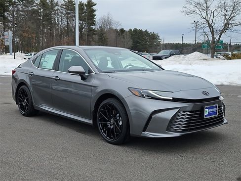 New 2026 Toyota Camry Hybrid image 3