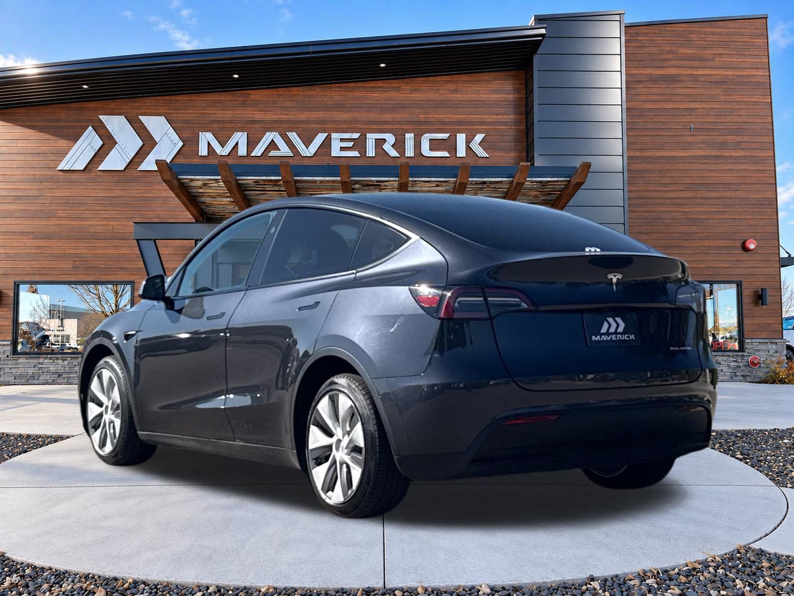 Used 2024 Tesla Model Y Long Range AWD/4WD image 9