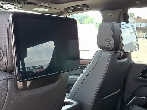 New 2026 GMC Yukon Denali w/ Denali Reserve Package AWD/4WD image 13