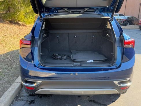 Used 2022 Buick Envision Essence w/ Safety Package image 9