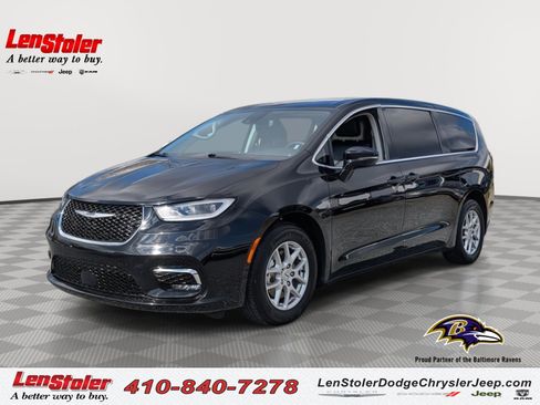 Used 2024 Chrysler Pacifica Touring-L image 1