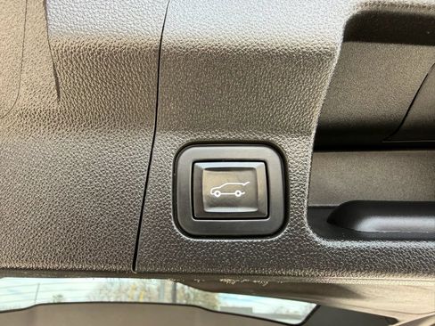 Used 2020 GMC Acadia SLT AWD/4WD image 18