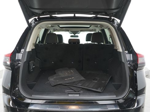 Used 2024 Nissan Rogue SV w/ SV Premium Package image 15