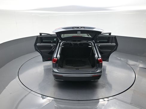 Used 2021 Volkswagen Tiguan SE image 13